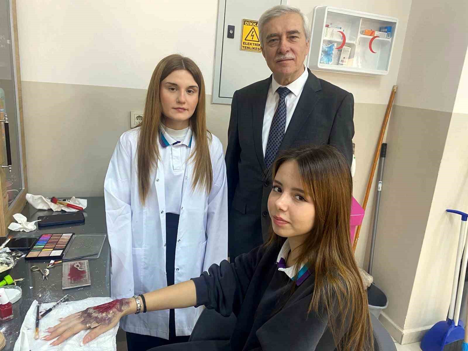 Bursa’da öğrencilerden gerçeği aratmayan özel efekt makyajları
