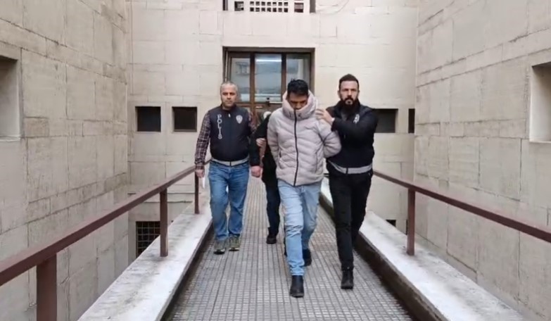 Bursa’da okul önünde kadın öğretmene silahlı saldırı düzenleyen eski nişanlısı tutuklandı
