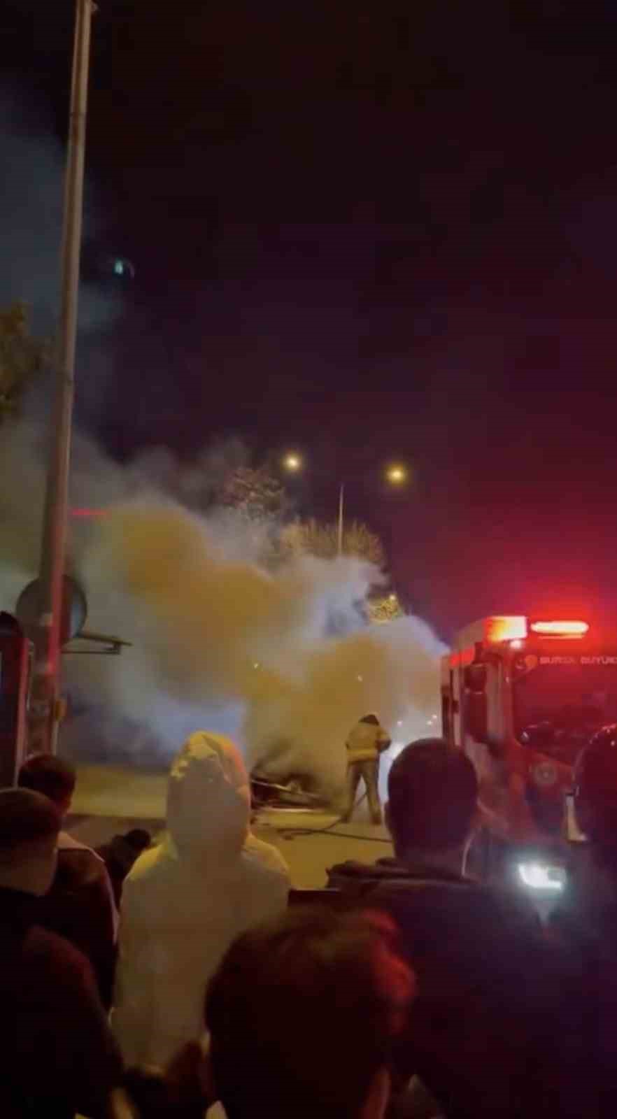 Bursa’da otomobil alevlere teslim oldu
