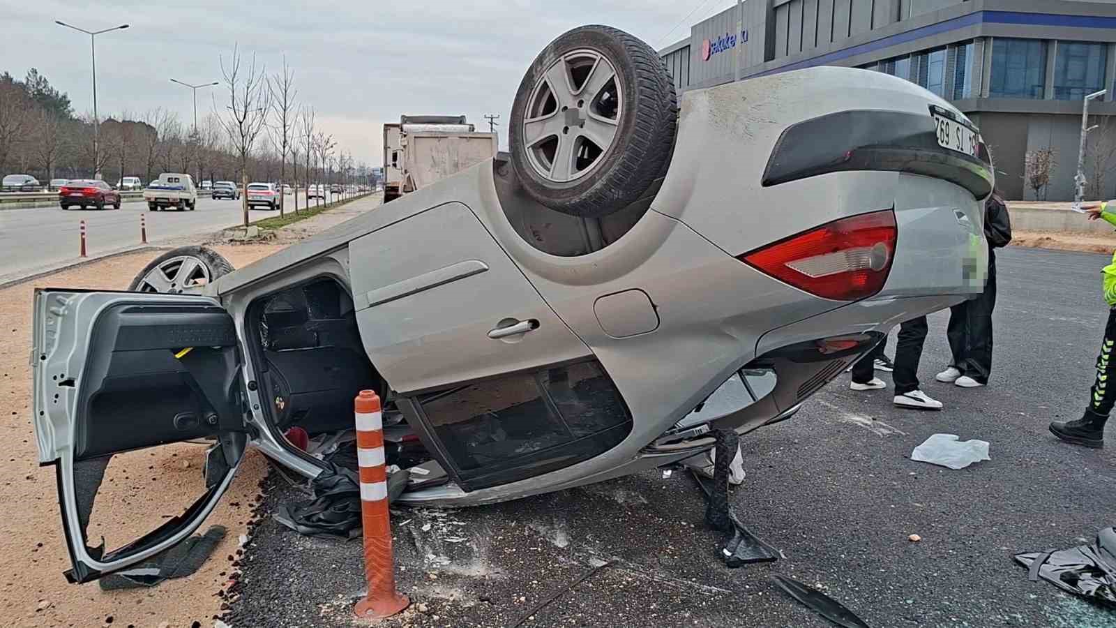 Bursa’da otomobil takla attı: Şans eseri yaralanan olmadı
