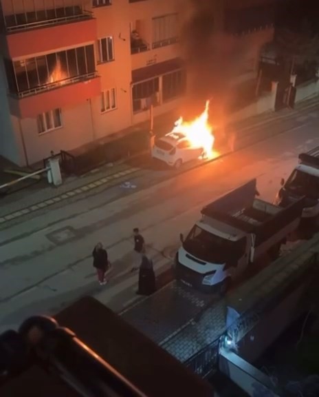 Bursa’da otomobiller alev topuna döndü
