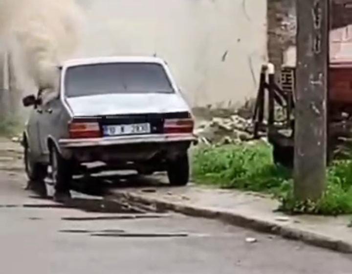 Bursa’da park halindeki otomobil alevlere teslim oldu
