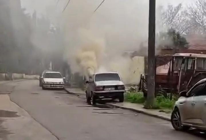 Bursa’da park halindeki otomobil alevlere teslim oldu
