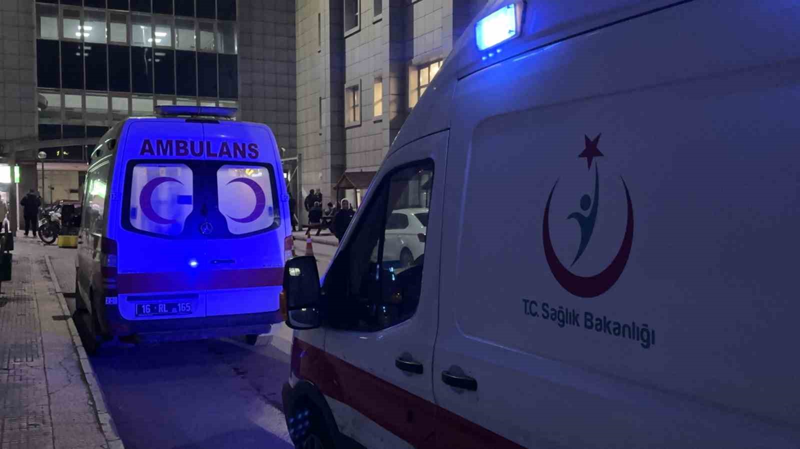 Bursa’da parkta çıkan tartışmada kan aktı, sırtından bıçaklanarak yaralandı
