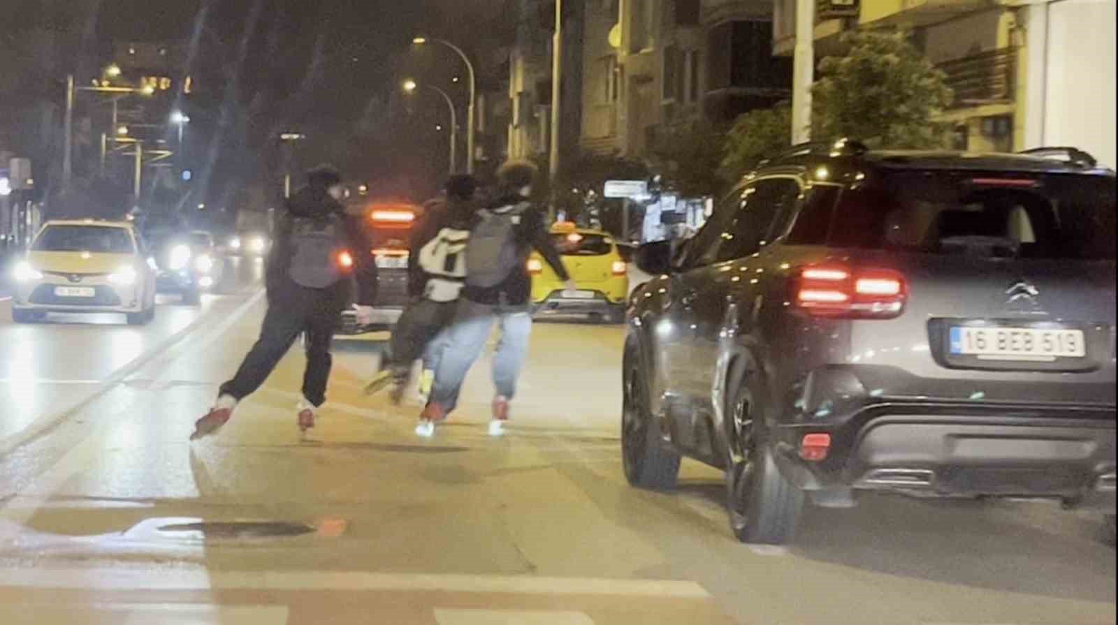 Bursa’da patenli gençlerin tehlikeli yolculuğu
