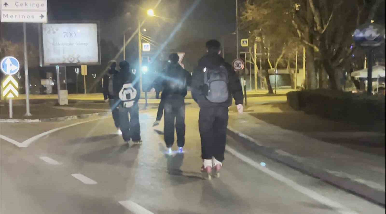 Bursa’da patenli gençlerin tehlikeli yolculuğu
