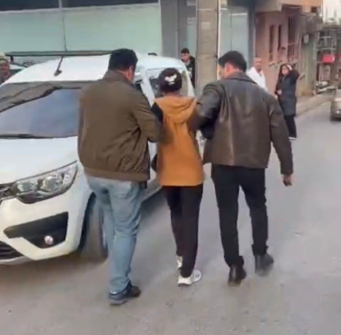 Bursa’da pes dedirten hırsızlık girişimi: "Araç benim" diyerek araçtan inmedi
