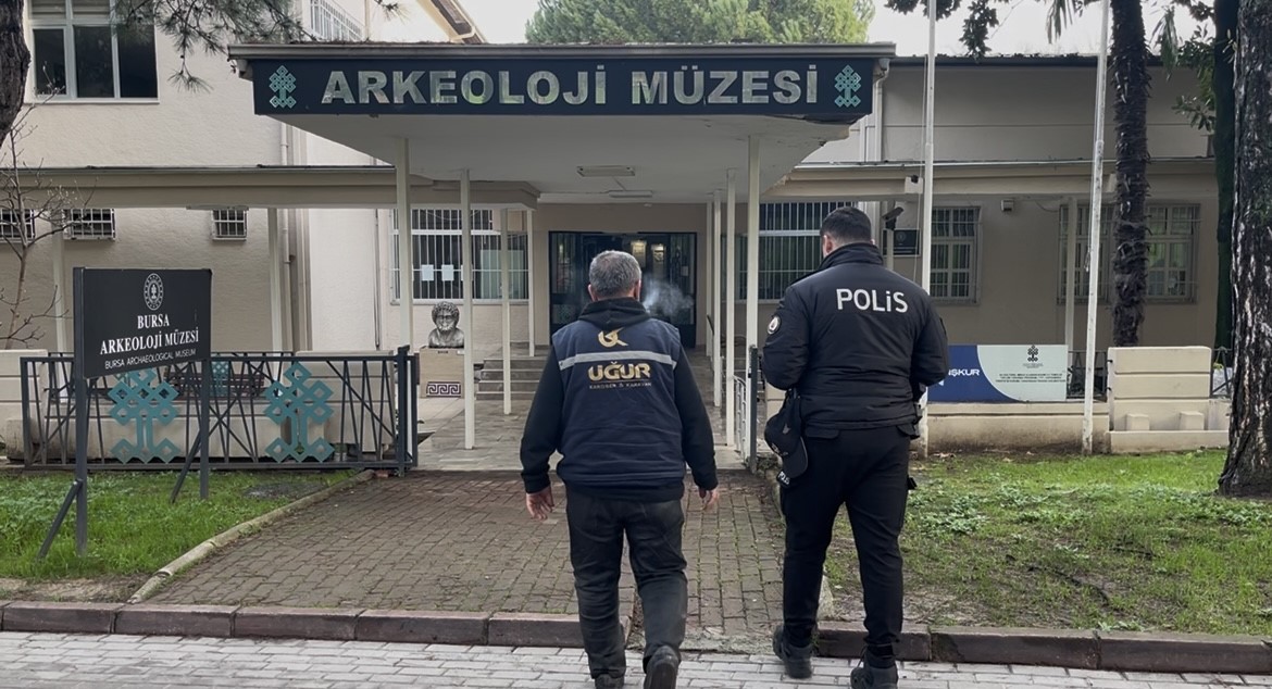 Bursa’da "pes" dedirten olay: Piknikte bulduğu top mermisini 10 gün evinde saklayıp müzeye getirdi
