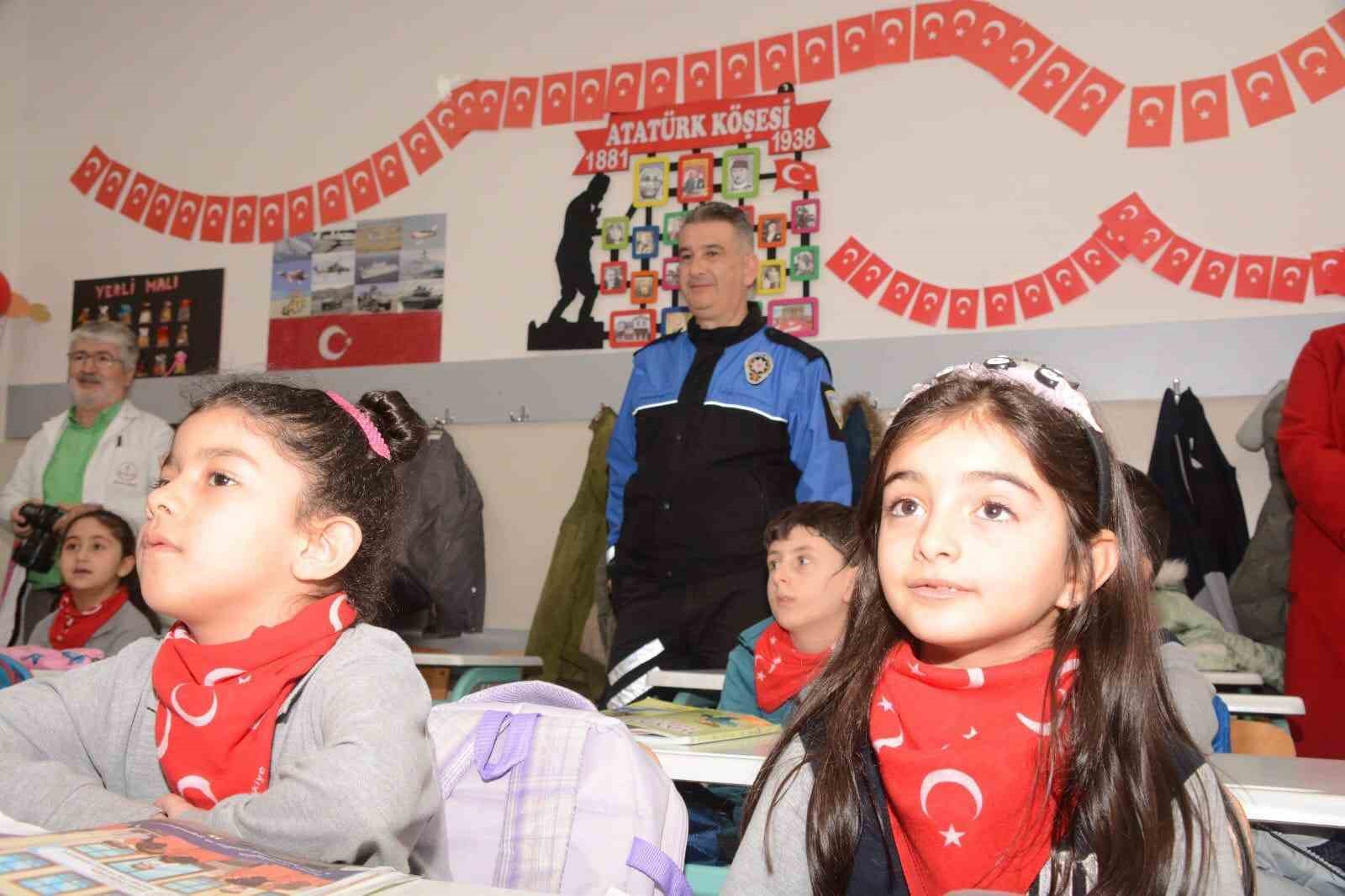 Bursa’da polislerden ilkokul öğrencilerine güvenlik eğitimi
