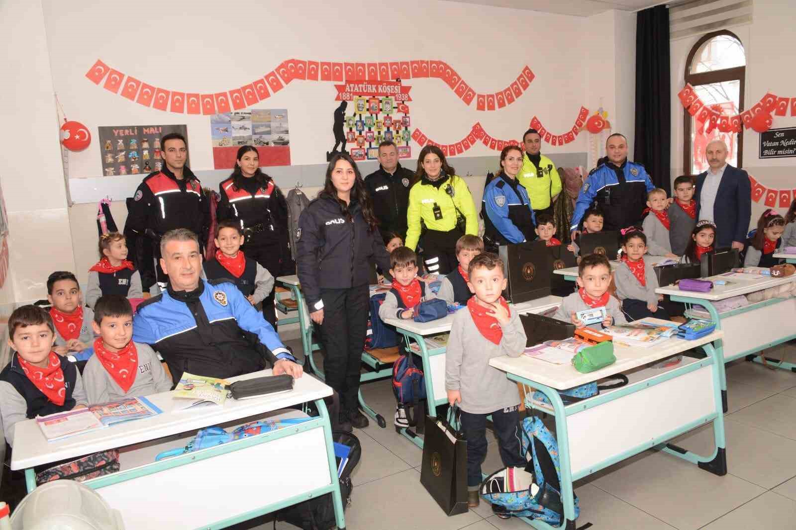 Bursa’da polislerden ilkokul öğrencilerine güvenlik eğitimi
