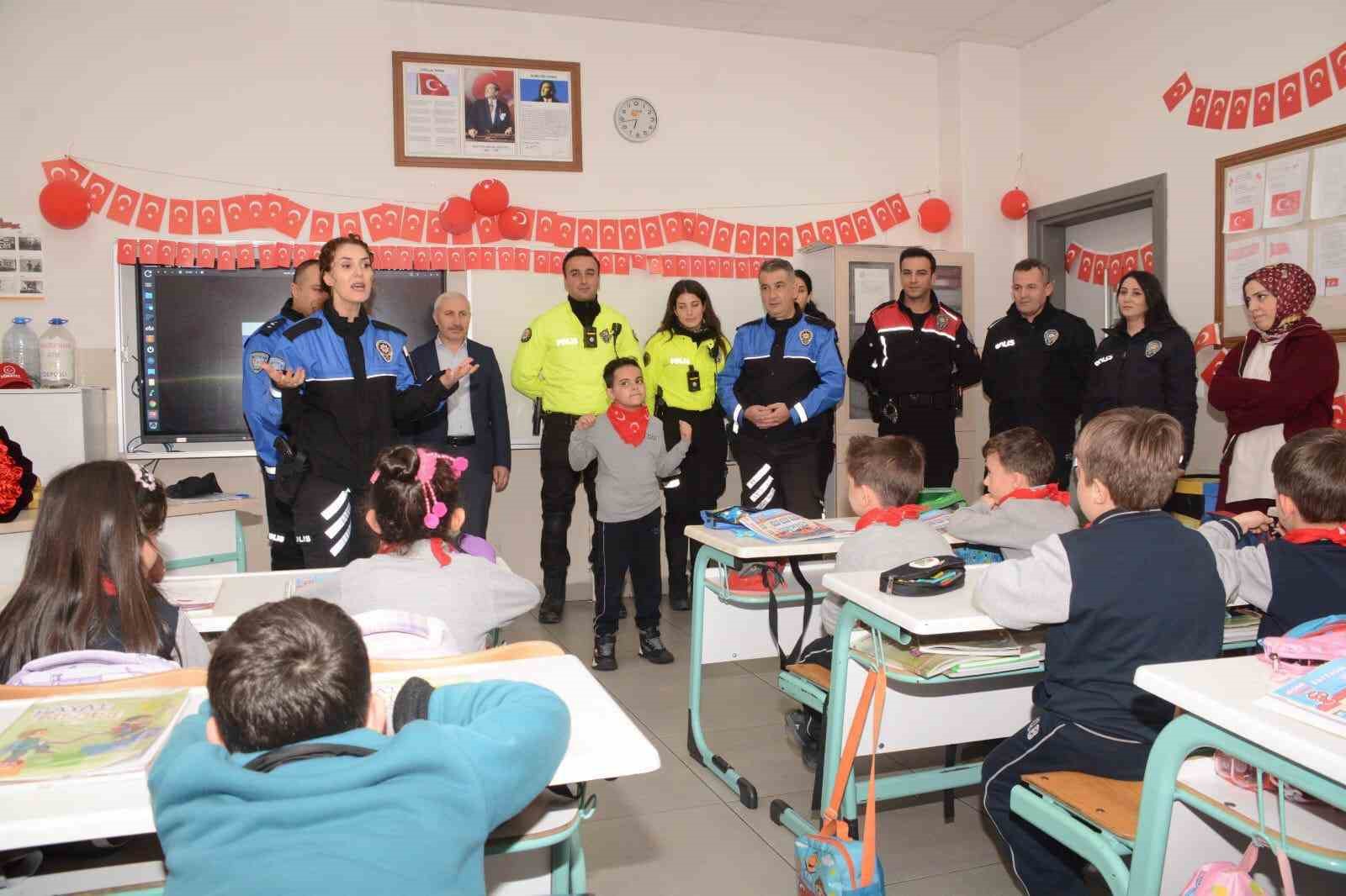 Bursa’da polislerden ilkokul öğrencilerine güvenlik eğitimi
