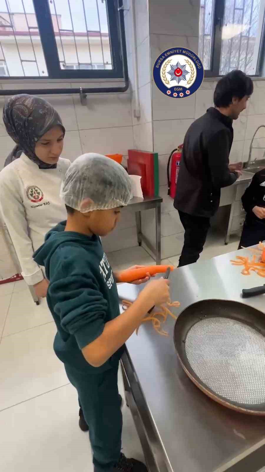 Bursa’da polisten çocuklara yönelik sosyal farkındalık etkinliği
