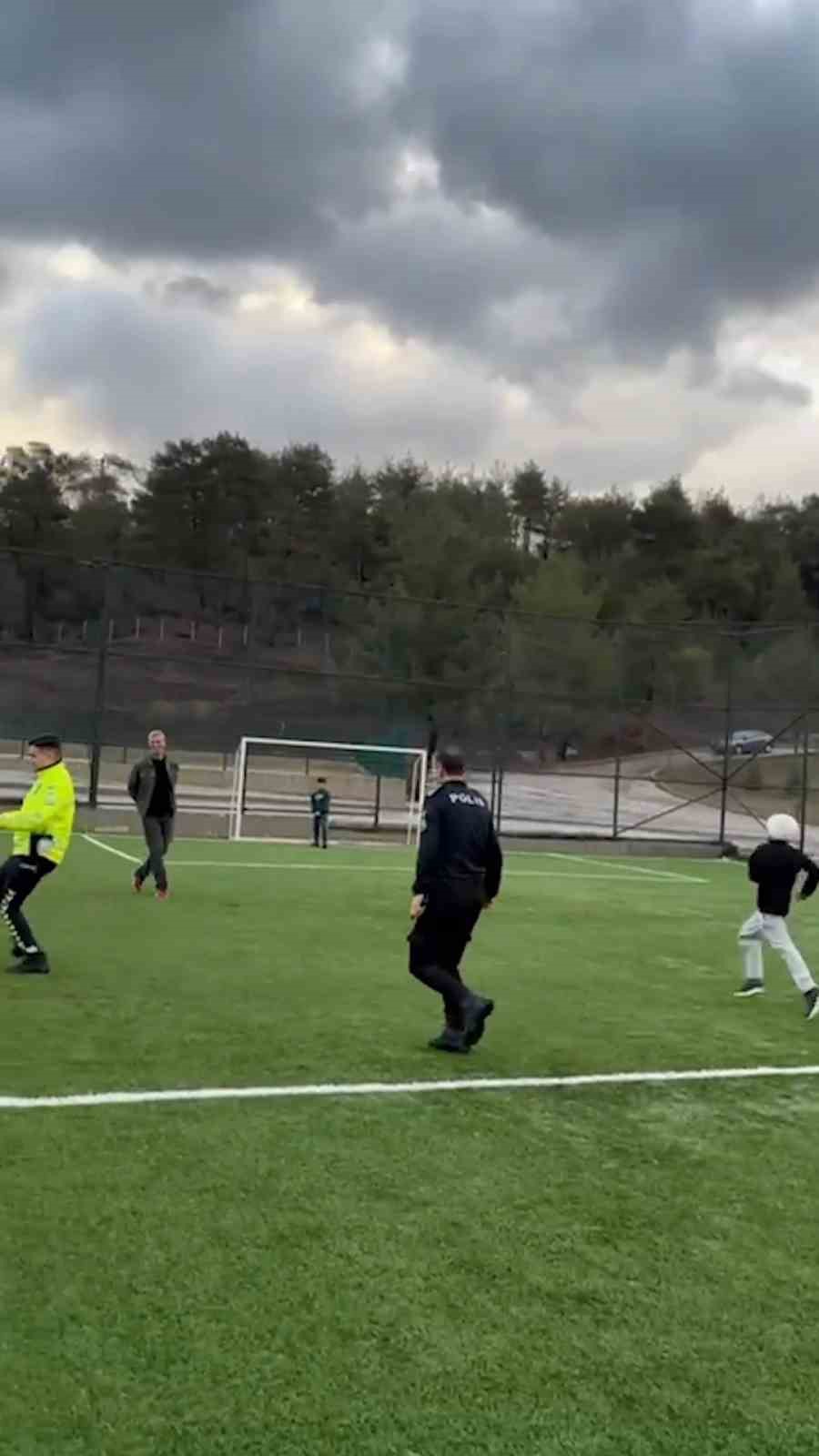 Bursa’da polisten çocuklara yönelik sosyal farkındalık etkinliği
