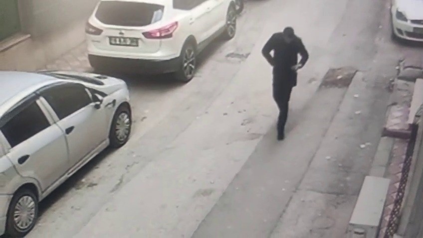 Bursa’da sahte altın vurgunu: Kuyumcuları dolandırdılar, kameralara yakalandılar
