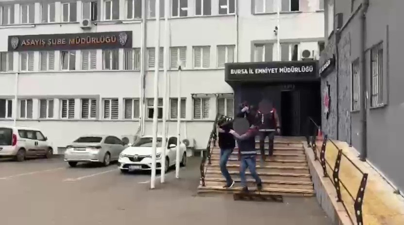 Bursa’da sahte altın vurgunu: Kuyumcuları dolandırdılar, kameralara yakalandılar
