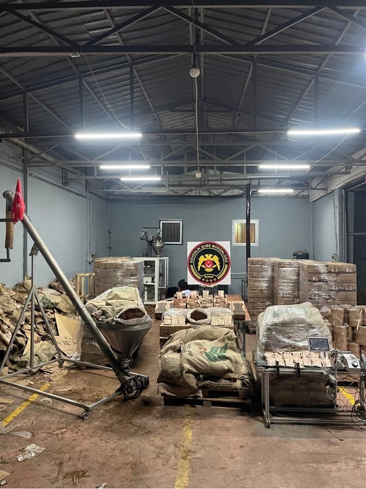 Bursa’da sahte kahve operasyonu: Tonlarca ürün ele geçirildi
