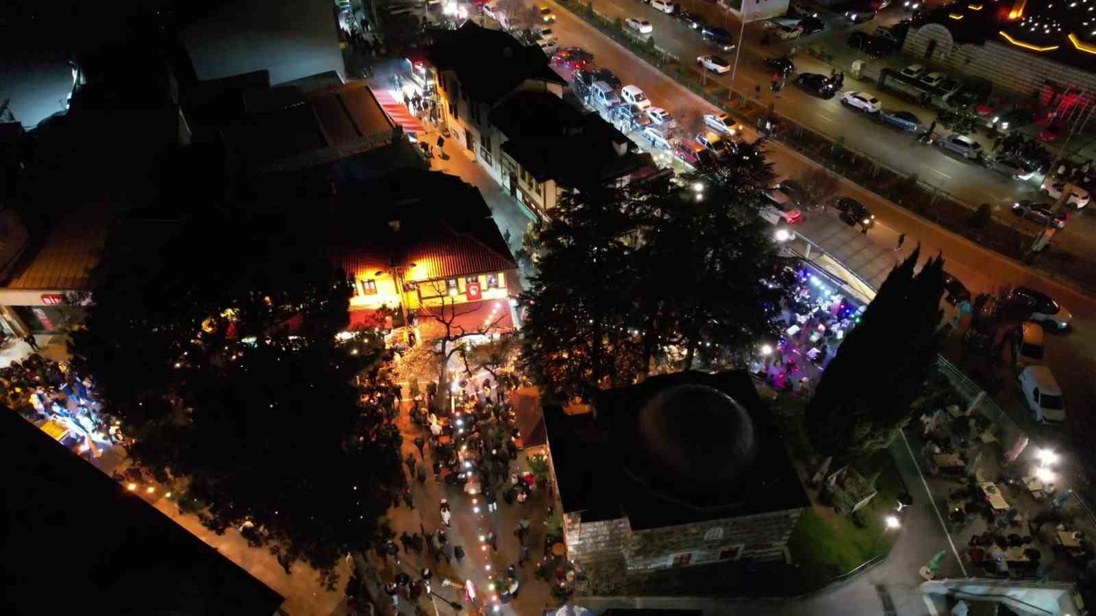 Bursa’da sahur kuyruğu kilometreyi aştı Tahanlı pide ve simit için izdiham
