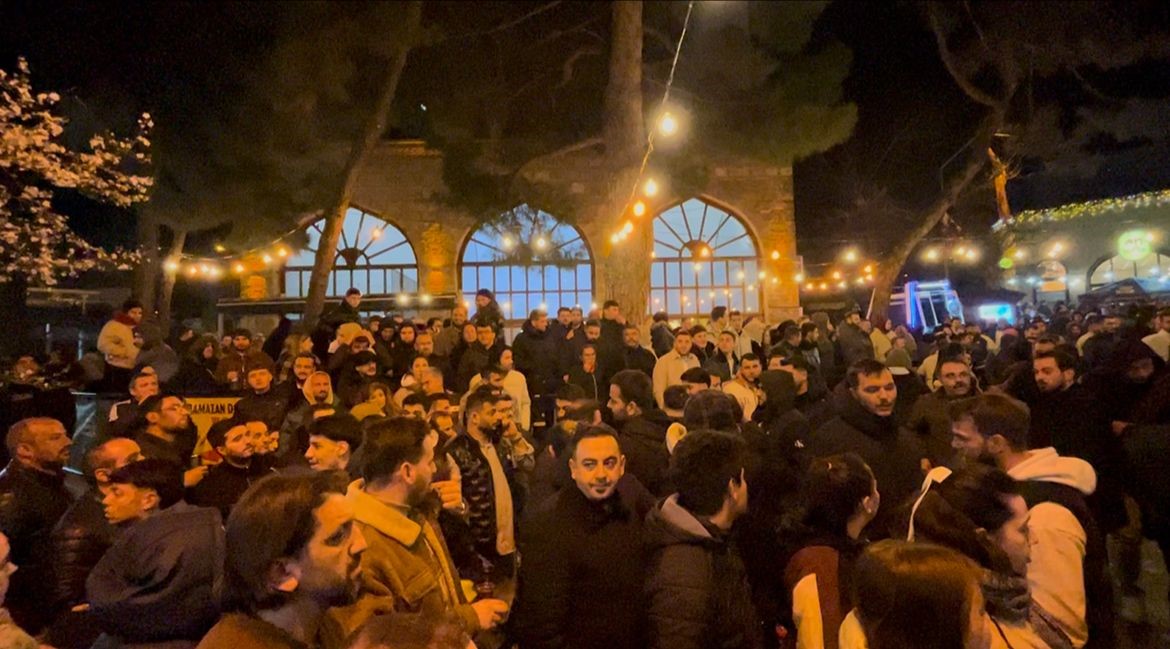 Bursa’da sahur kuyruğu kilometreyi aştı Tahanlı pide ve simit için izdiham
