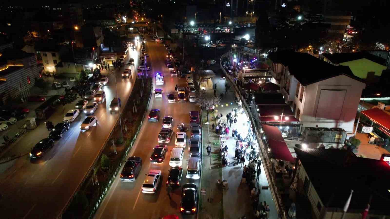 Bursa’da sahur kuyruğu kilometreyi aştı Tahanlı pide ve simit için izdiham
