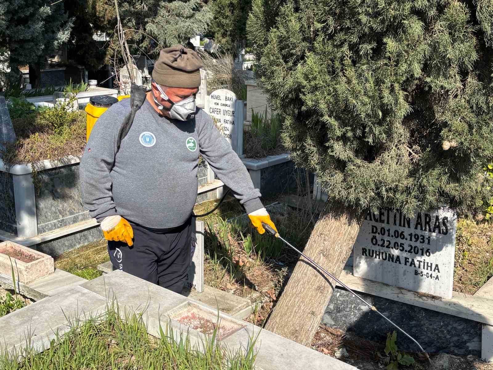 Bursa’da şehitlik ve mezarlıklar bayrama hazır

