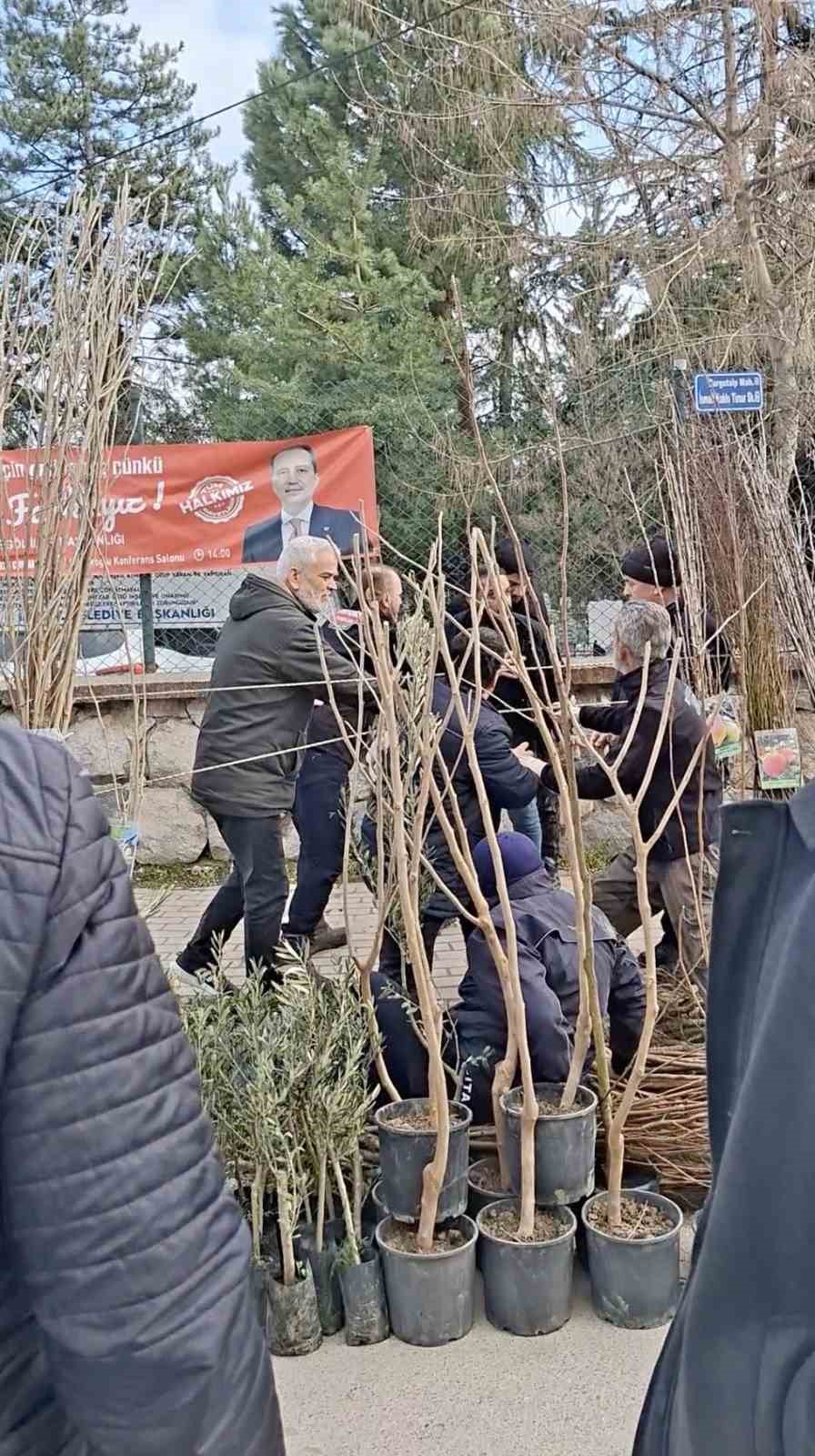 Bursa’da seyyar satıcılardan zabıtaya bıçaklı saldırı, 1 zabıta yaralandı
