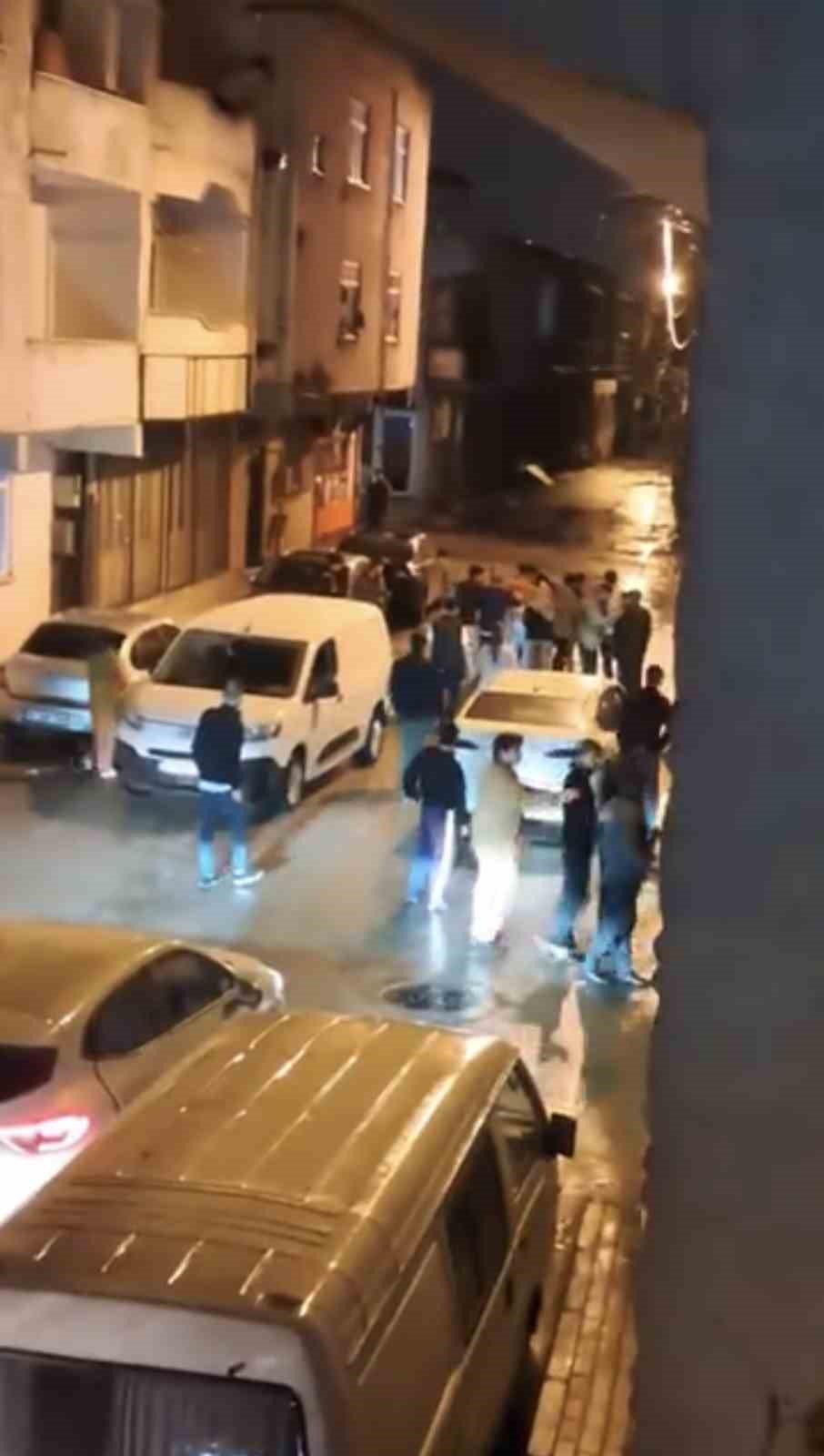 Bursa’da sokak ortasında meydan muharebesi gibi kavga
