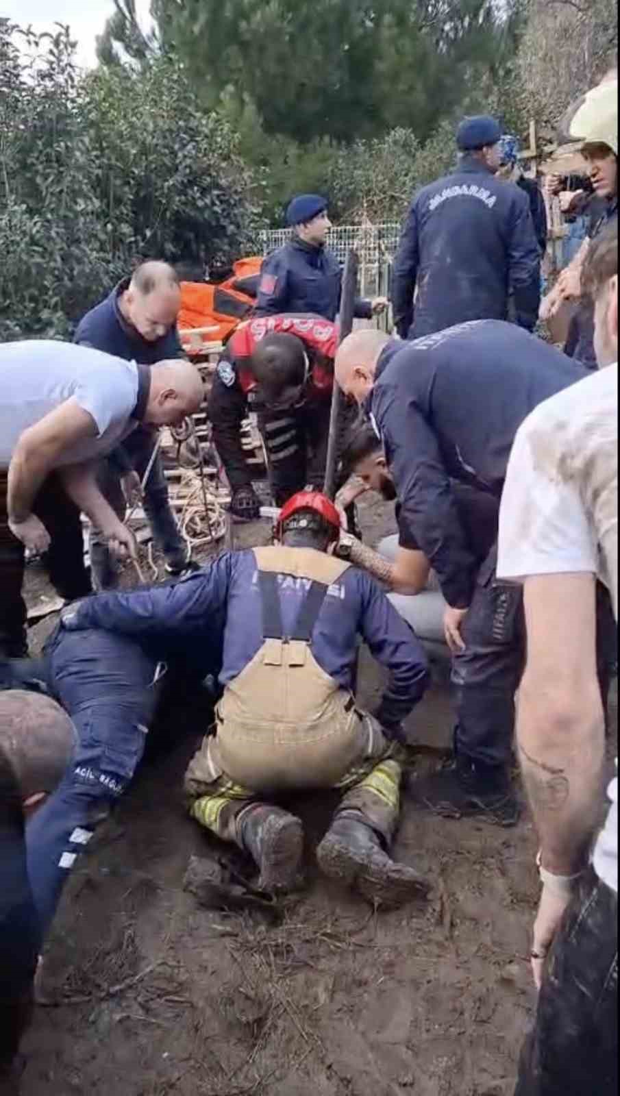 Bursa’da su kuyusunu temizleyen baba ve oğlu metan gazından etkilendi
