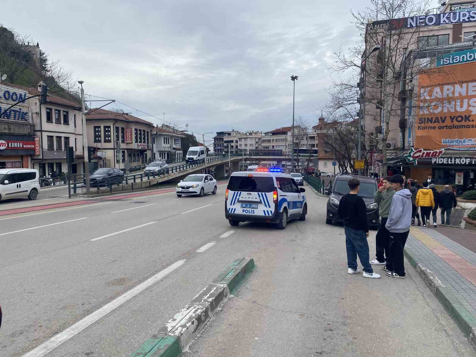 Bursa’da taciz iddiası ortalığı karıştırdı: Şüpheli linç edilmekten son anda kurtarıldı
