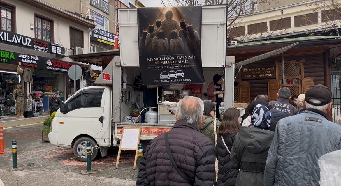 Bursa’da taksicilerden kahraman öğretmen ve öğrencilere vefa
