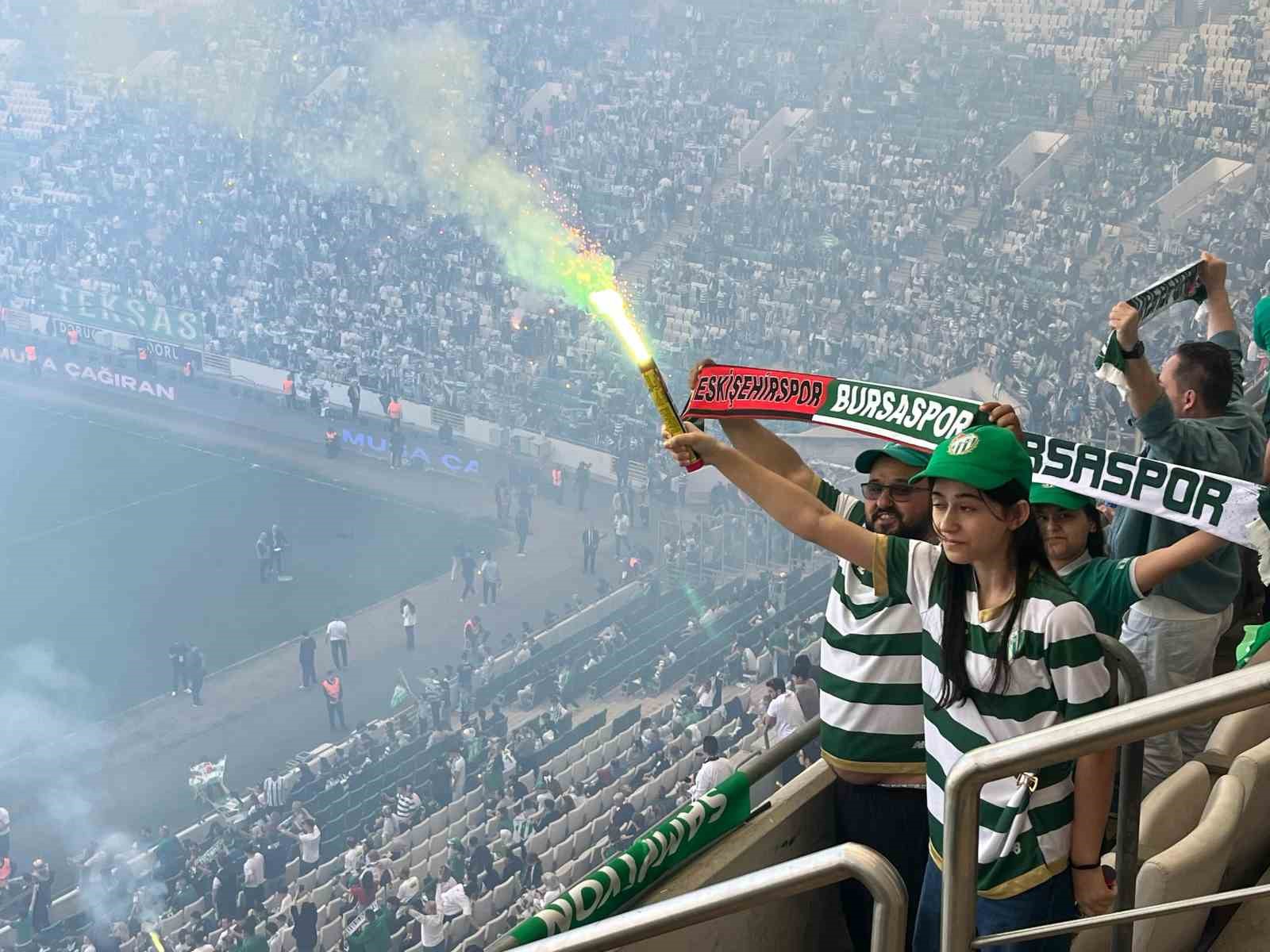 Bursa’da tarihi akşam, timsah geri döndü
