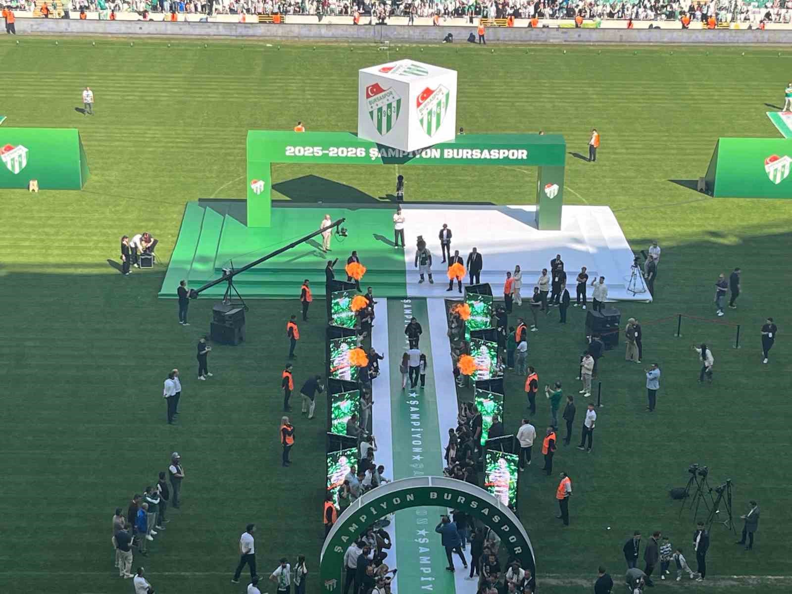 Bursa’da tarihi akşam, timsah geri döndü
