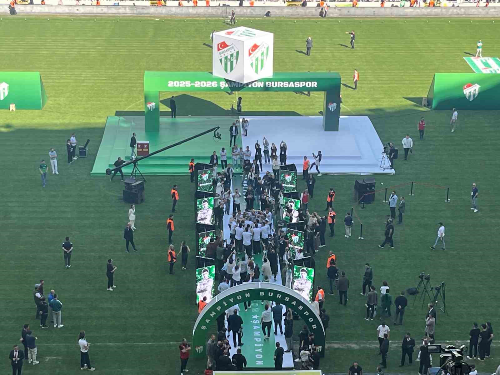 Bursa’da tarihi akşam, timsah geri döndü
