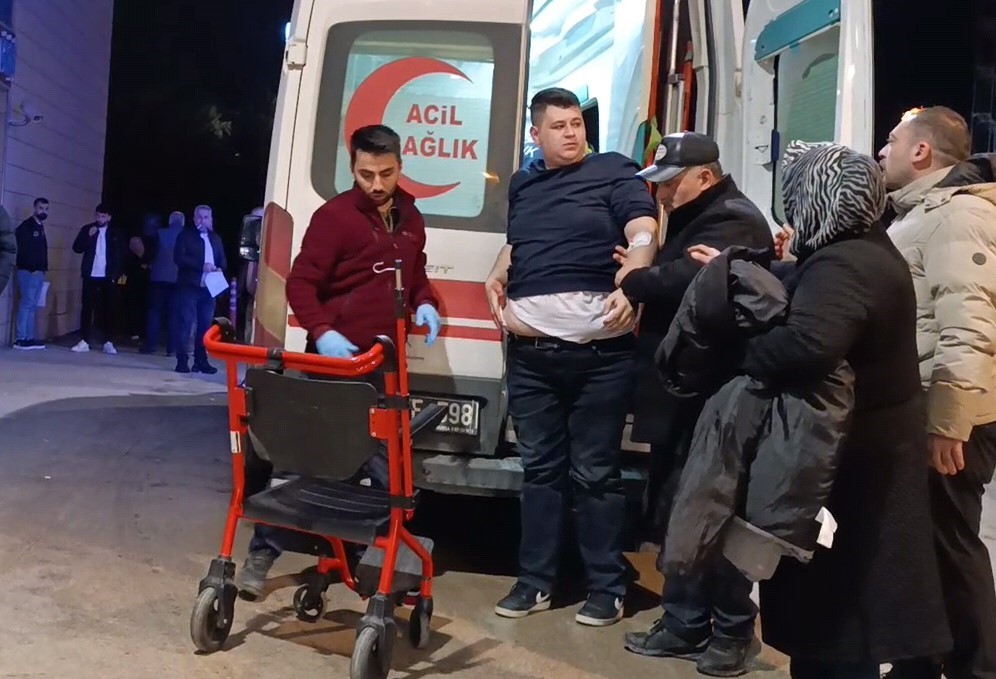 Bursa’da tartışma bir anda kavgaya dönüştü: 2 yaralı
