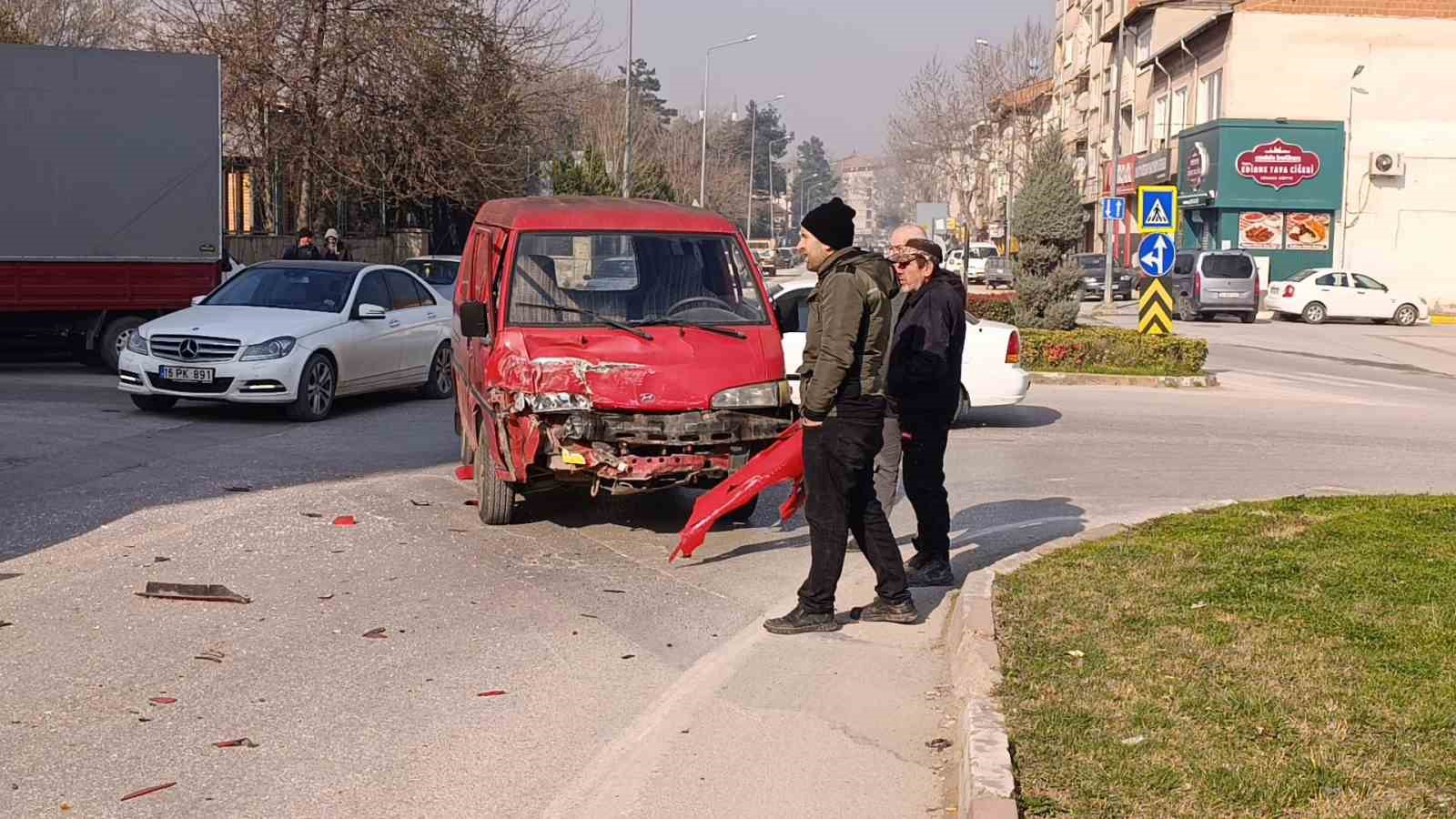 Bursa’da trafik kazası: 3 yaralı
