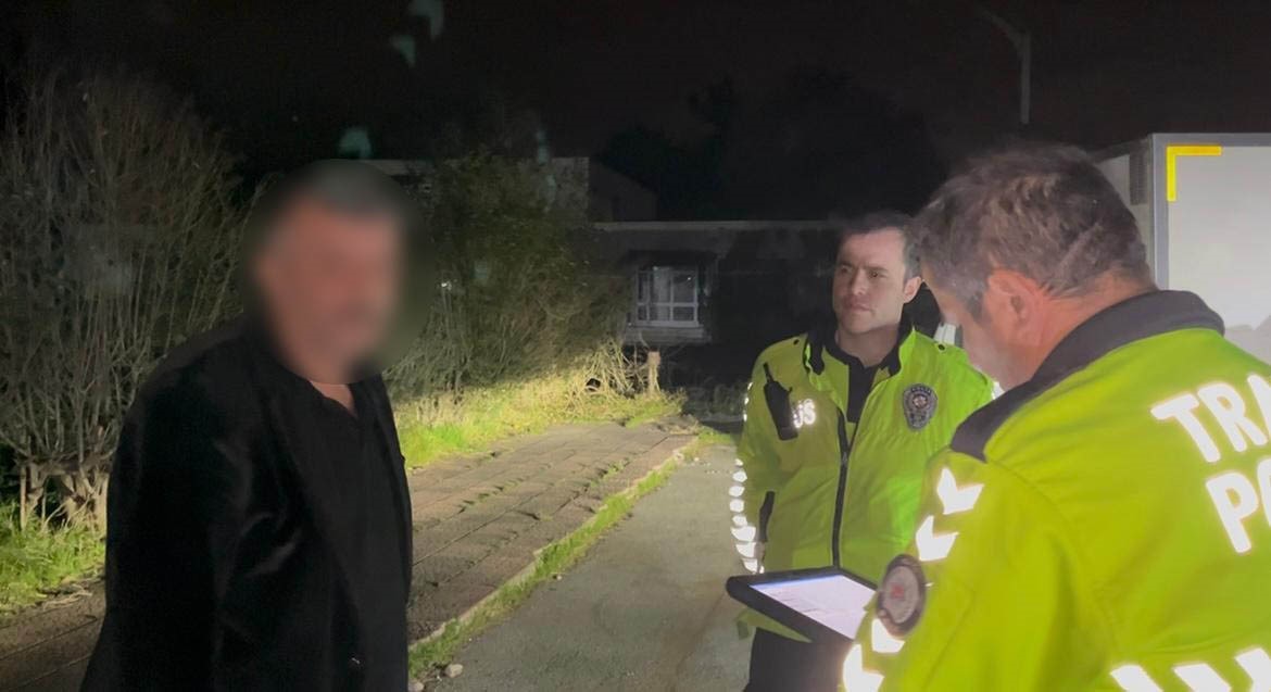 Bursa’da trafik polisinin tuvaleti gelen alkollü sürücüyle imtihanı
