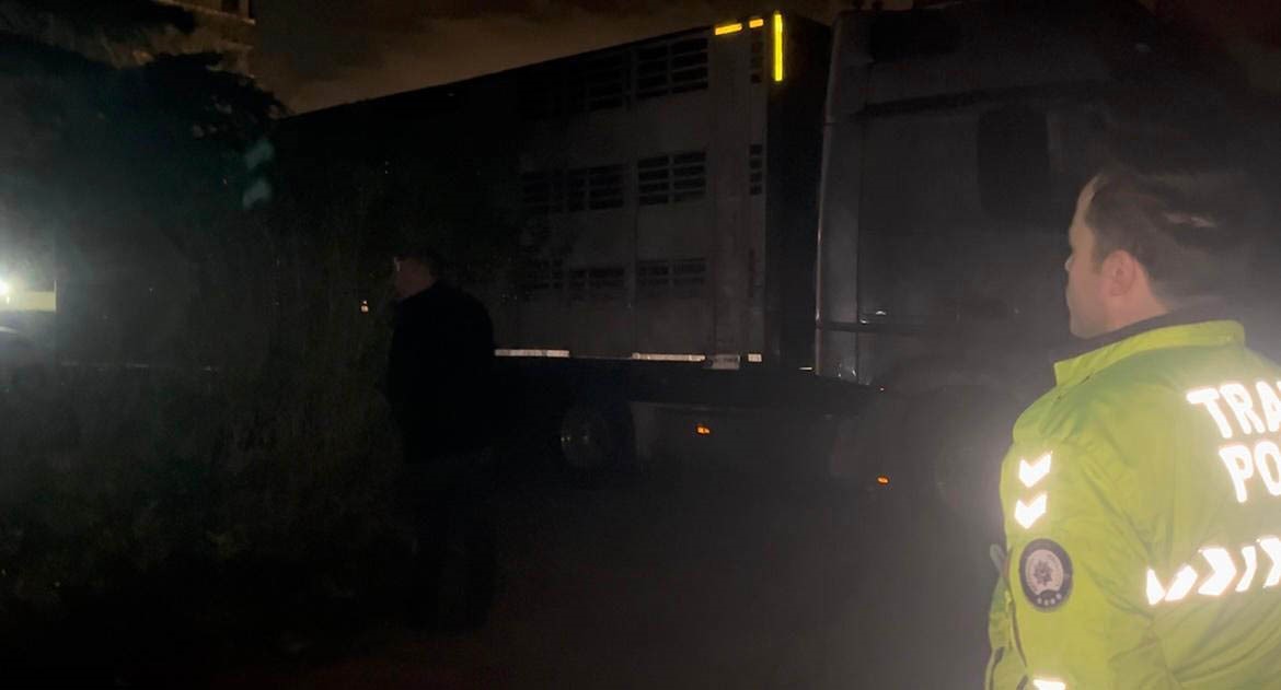 Bursa’da trafik polisinin tuvaleti gelen alkollü sürücüyle imtihanı
