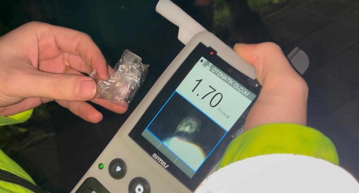 Bursa’da trafik polisinin tuvaleti gelen alkollü sürücüyle imtihanı
