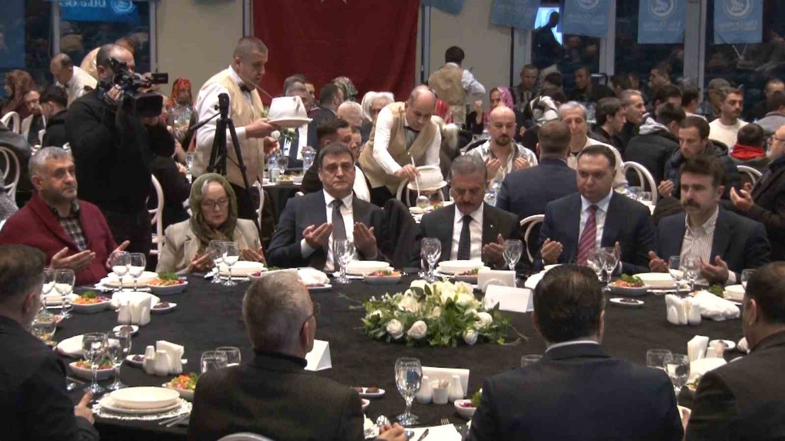 Bursa’da Ülkü Ocakları’nın düzenlediği iftarda birlik ve beraberlik vurgusu
