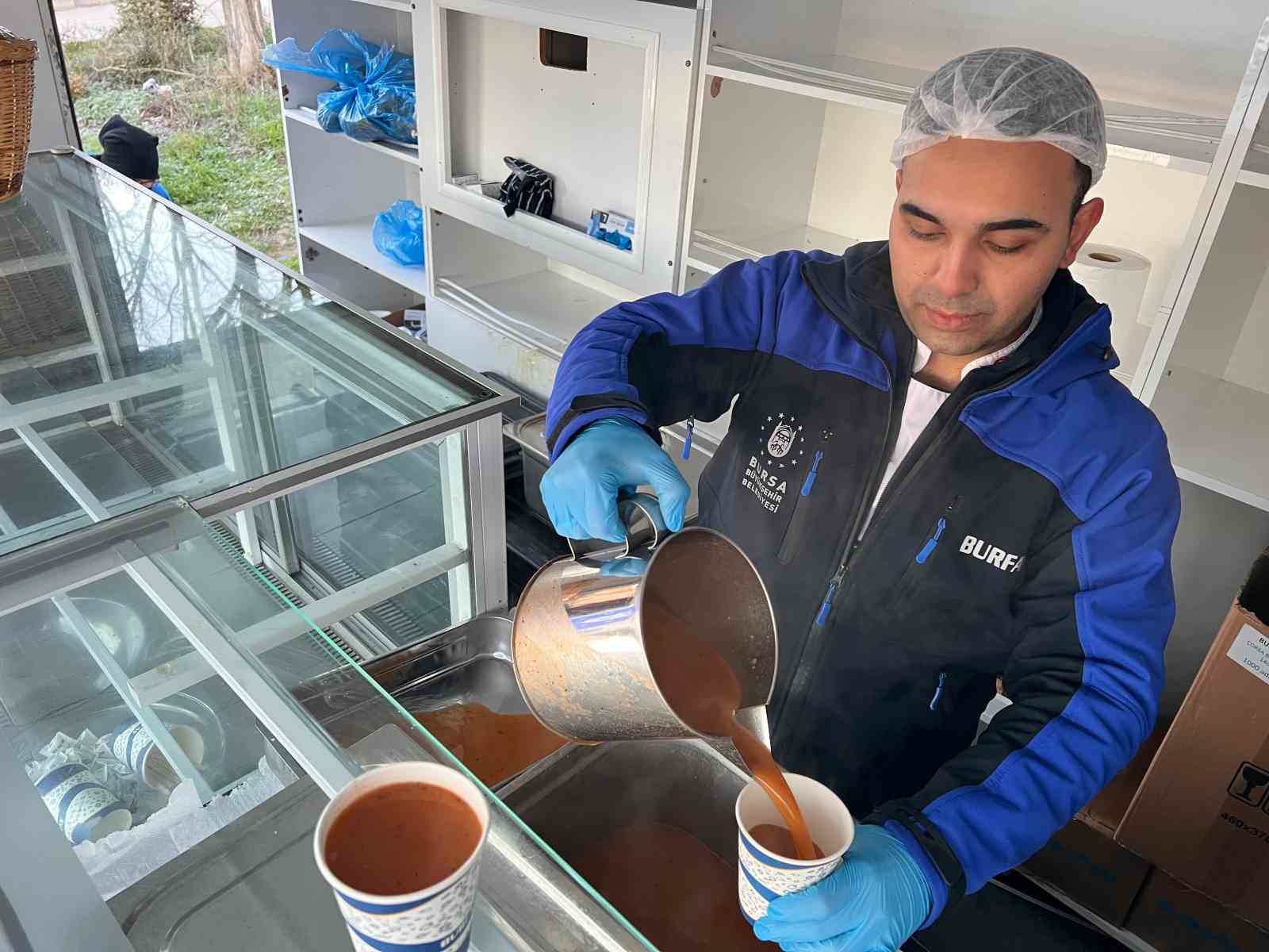 Bursa’da üniversite öğrencilerine sıcak çorba
