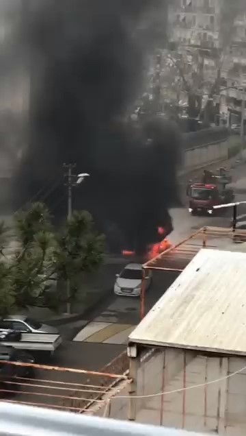 Bursa’da yanan araç art arda patladı, mahalleli panik yaşadı

