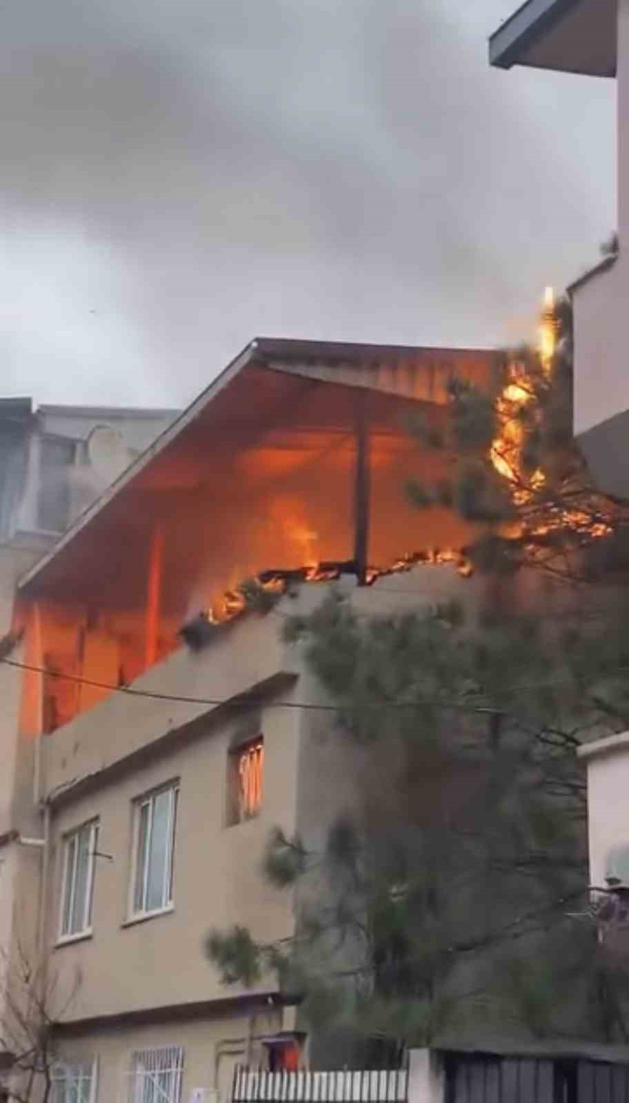 Bursa’da yangında daire alev topuna döndü
