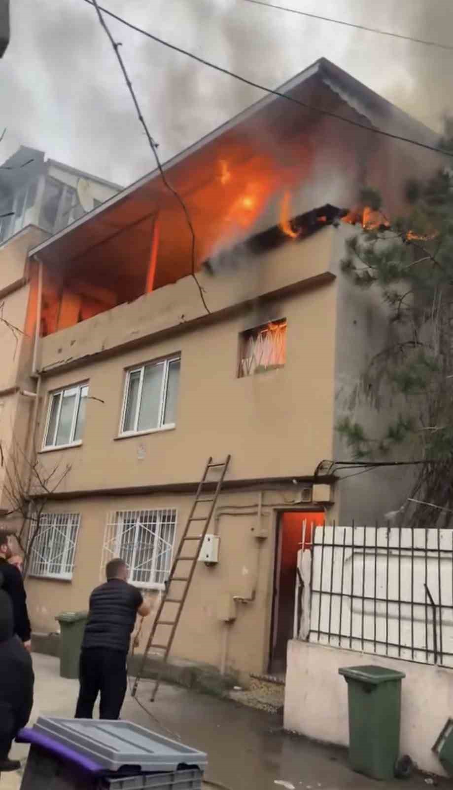 Bursa’da yangında daire alev topuna döndü

