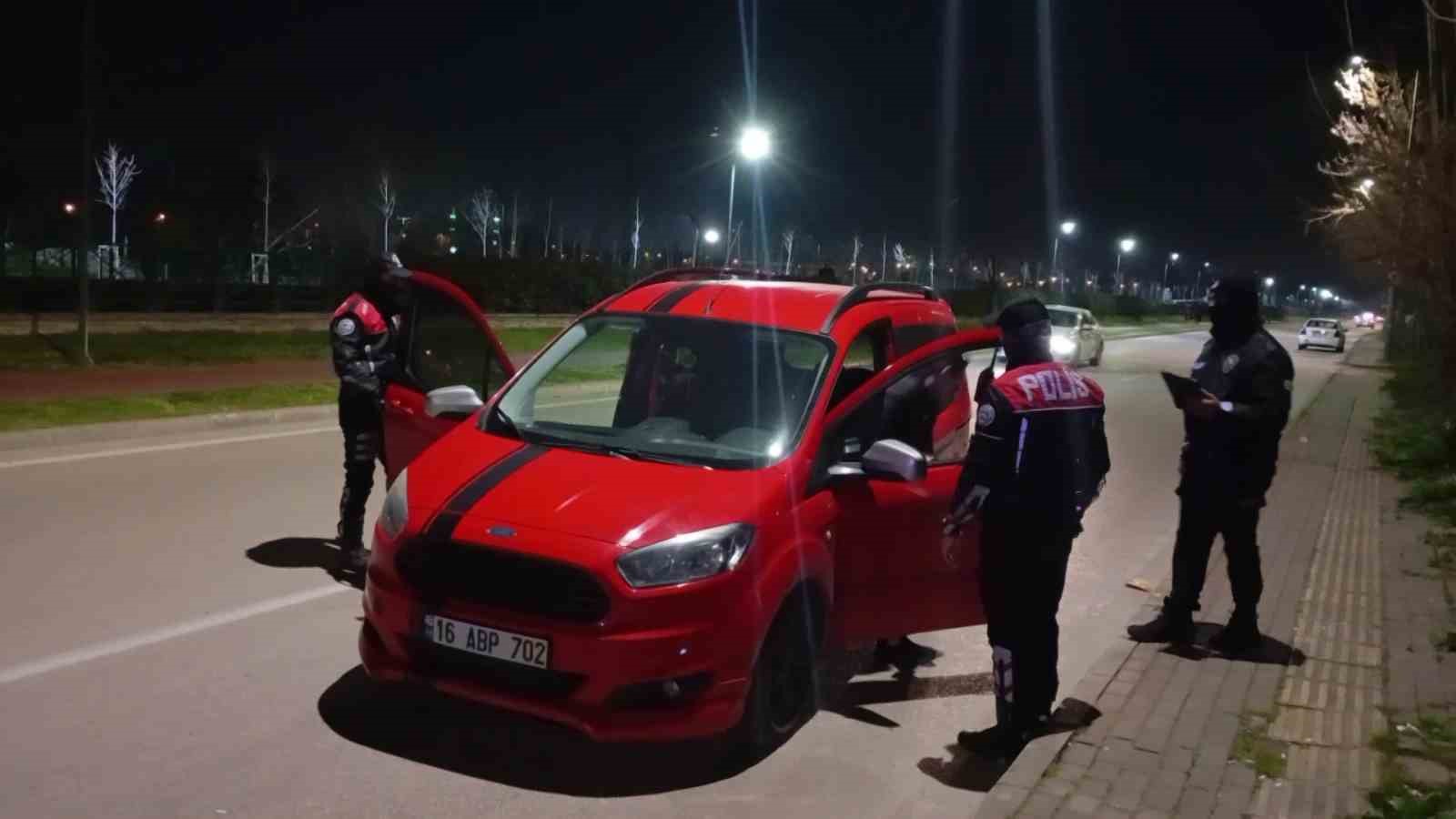 Bursa’da yer değiştiren ‘piyasacılara’ polis baskını
