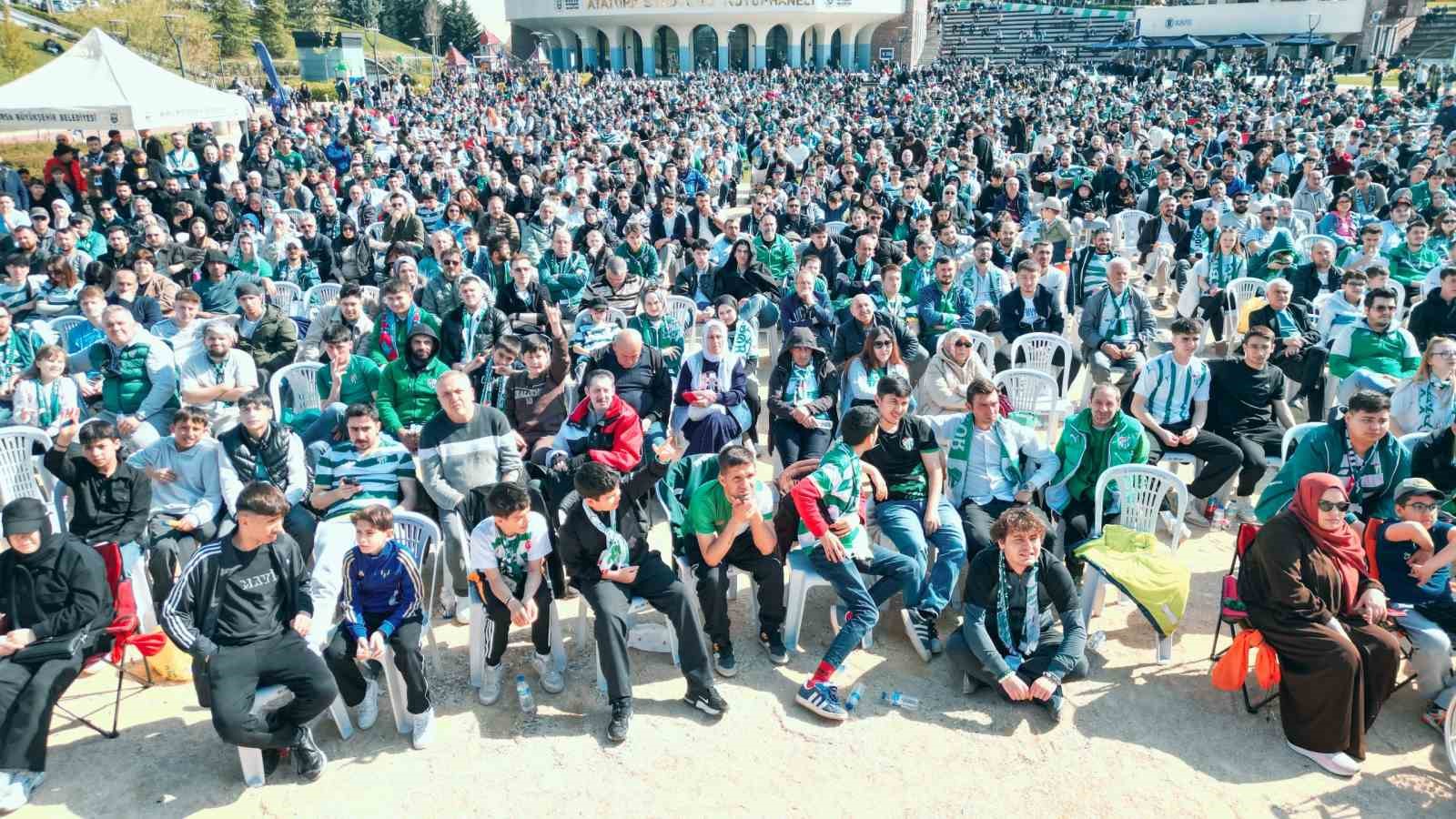 Bursa’da yeşil-beyaz coşku dev ekrana taşındı
