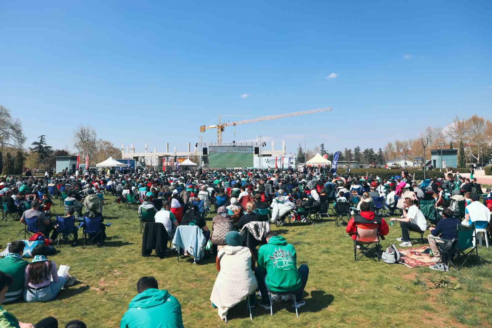 Bursa’da yeşil-beyaz coşku dev ekrana taşındı
