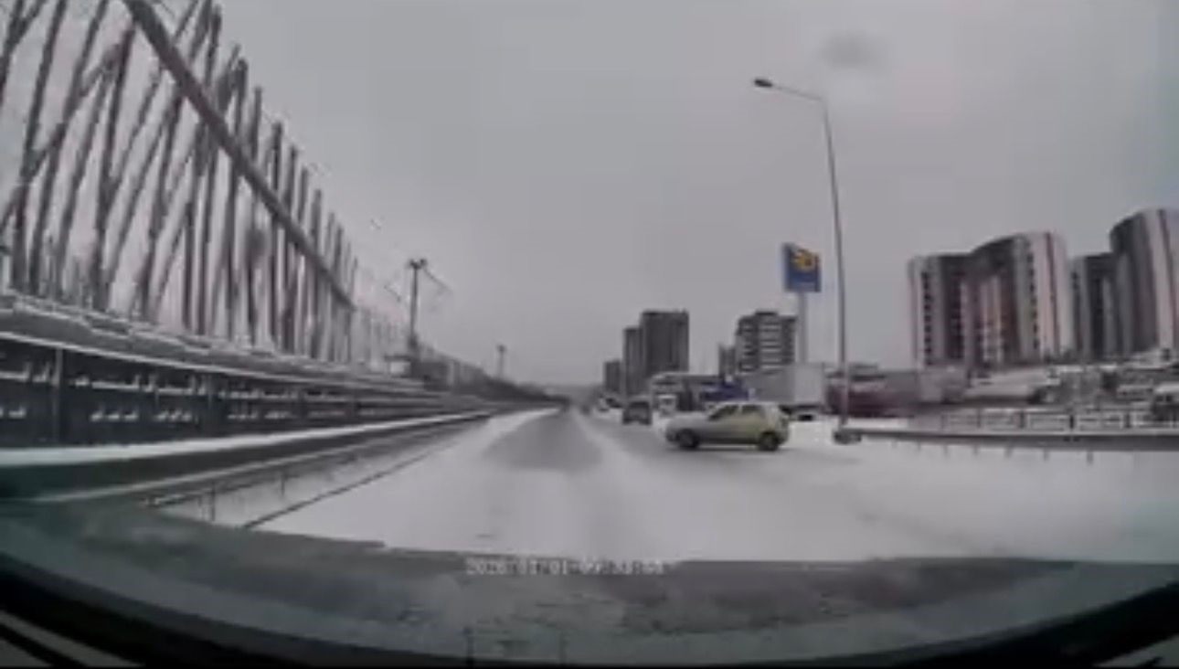 Bursa’da  yoğun kar yağışı kazaları beraberinde getirdi
