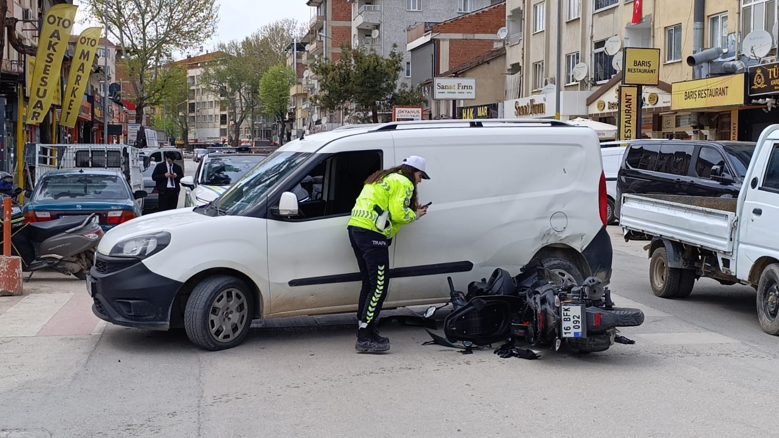 Bursa’da yola aniden çıkan araç kazaya yol açtı: 1 yaralı

