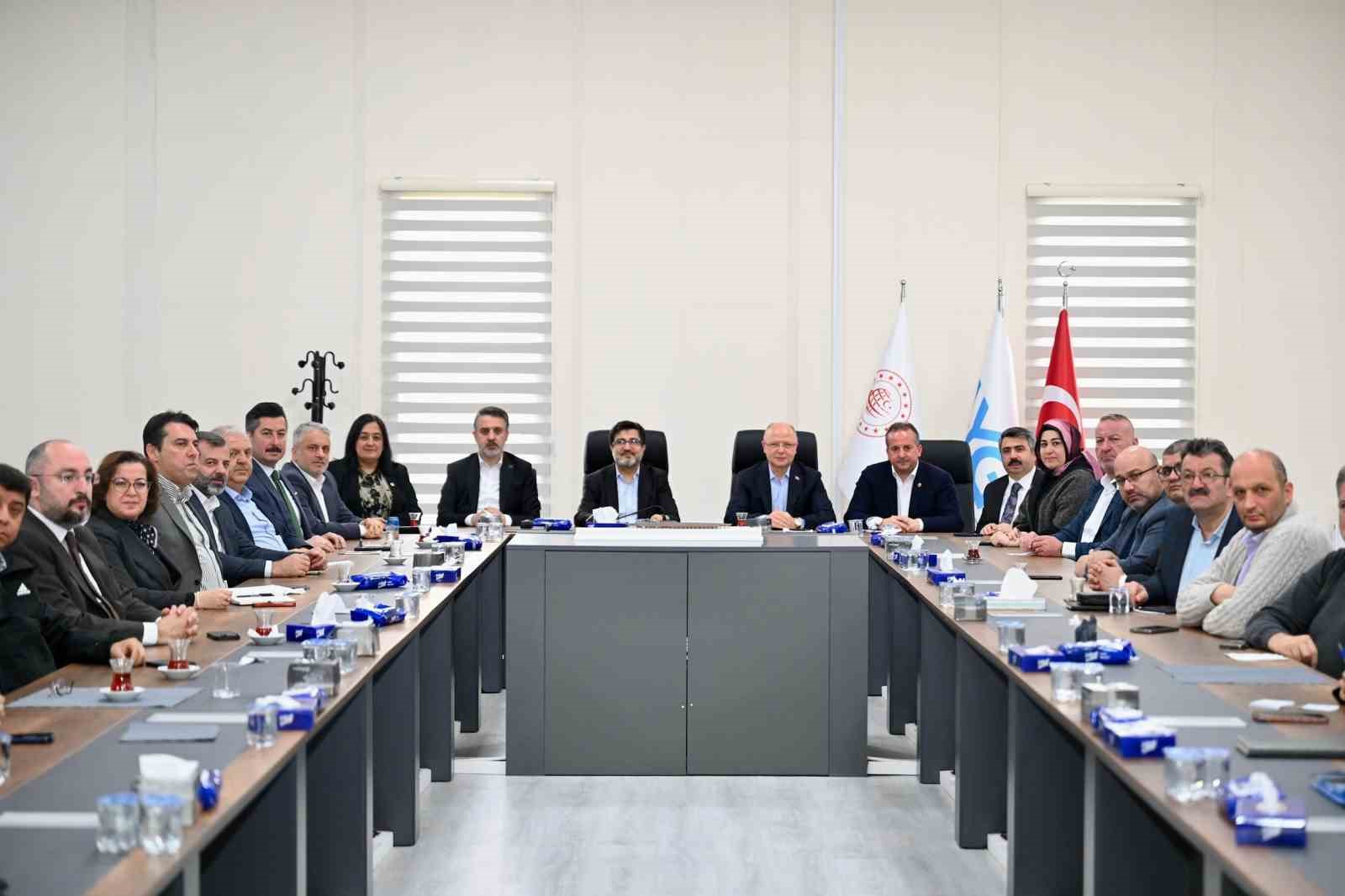 Bursa’da yüksek hızlı tren hattının 2026 sonunda hizmete alınacağı açıklandı
