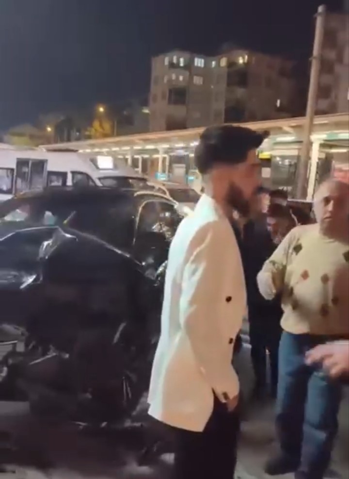 Bursa’da zincirleme kaza: 3 araç hurdaya döndü
