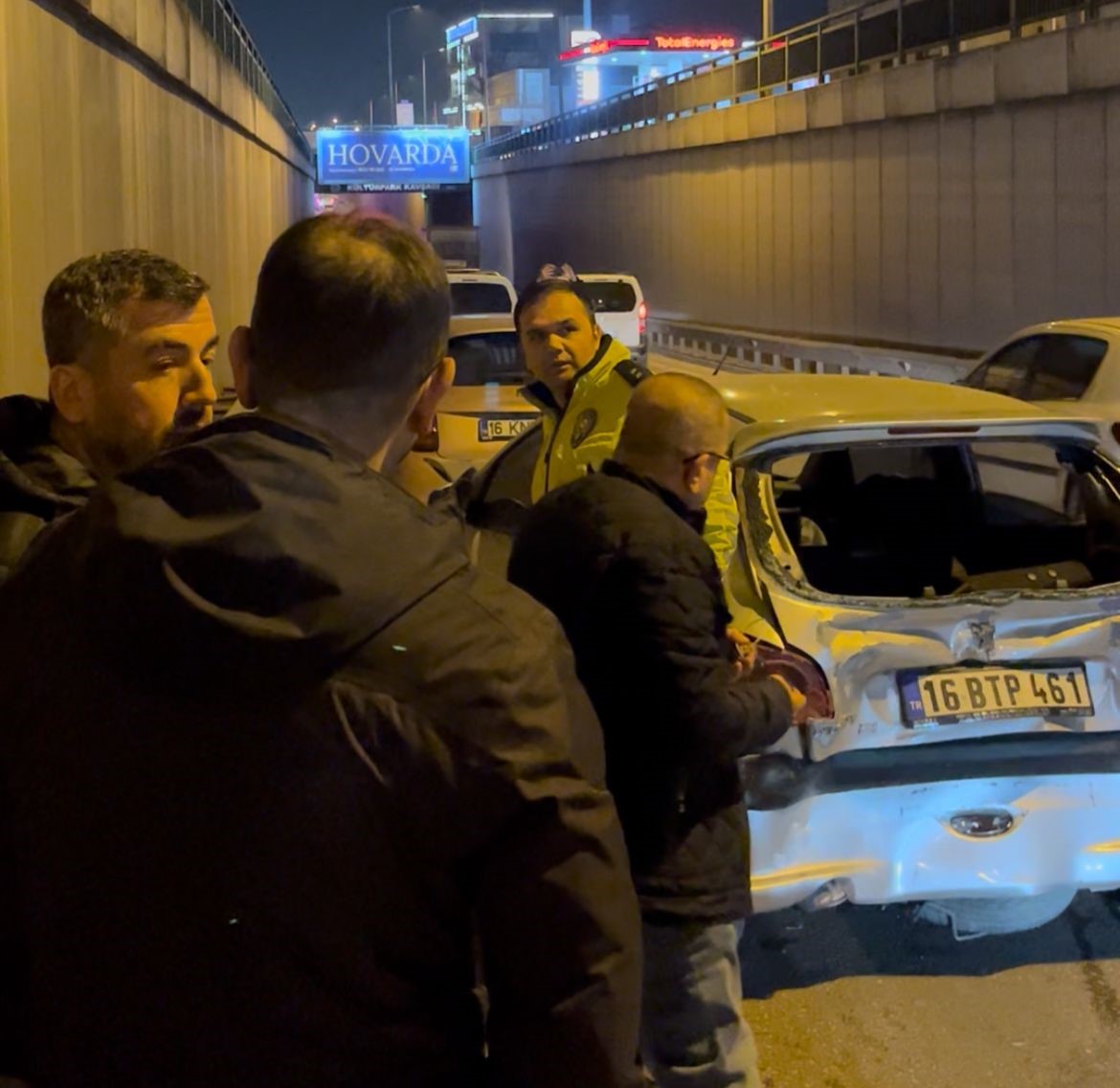 Bursa’da zincirleme trafik kazası sonrası kavga çıktı
